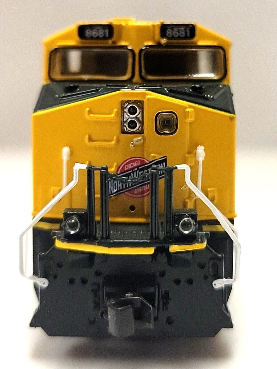 Scale Trains SXT10734 N Chicago & Northwestern GE C44-9W Diesel Locomotive #8681 LN/Box