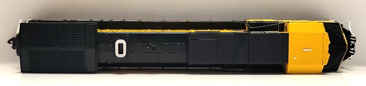 Scale Trains SXT10734 N Chicago & Northwestern GE C44-9W Diesel Locomotive #8681 LN/Box