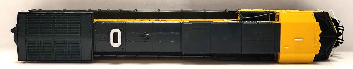 Scale Trains SXT10732 N Scale Chicago & Northwestern GE C44-9W Diesel Loco #8617 LN/Box