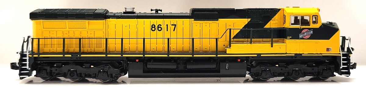 Scale Trains SXT10732 N Scale Chicago & Northwestern GE C44-9W Diesel Loco #8617 LN/Box