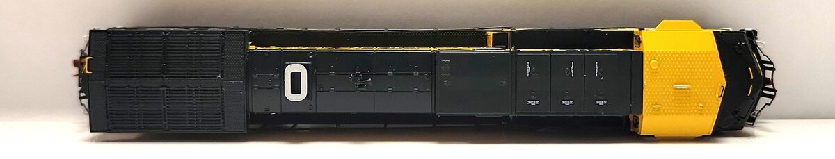Scale Trains SXT40602 N Chicago & Northwestern GE AC440CW Diesel Loco #8822 EX/Box