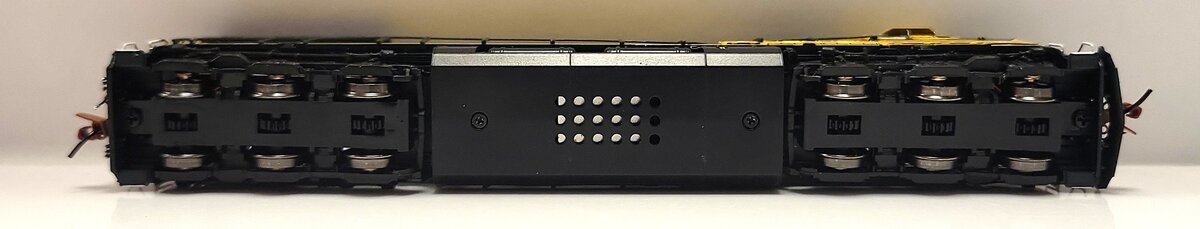Scale Trains SXT40602 N Chicago & Northwestern GE AC440CW Diesel Loco #8822 EX/Box