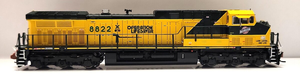 Scale Trains SXT40602 N Chicago & Northwestern GE AC440CW Diesel Loco #8822 EX/Box