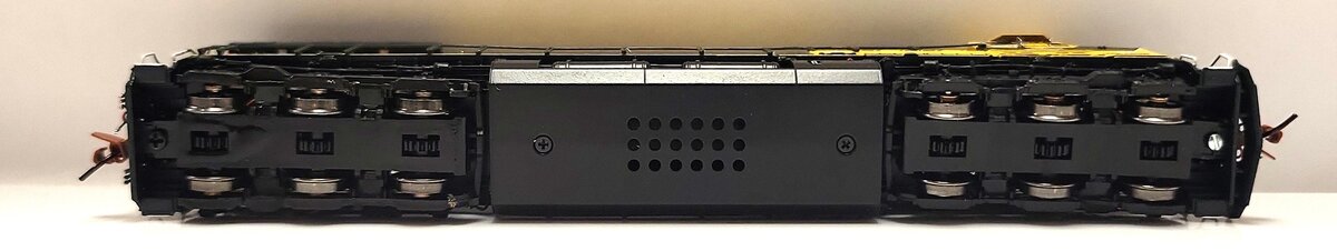 Scale Trains SXT40604 N Chicago & Northwestern GE AC4400CW Diesel Loco #8826 LN/Box