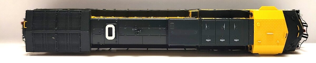 Scale Trains SXT40604 N Chicago & Northwestern GE AC4400CW Diesel Loco #8826 LN/Box