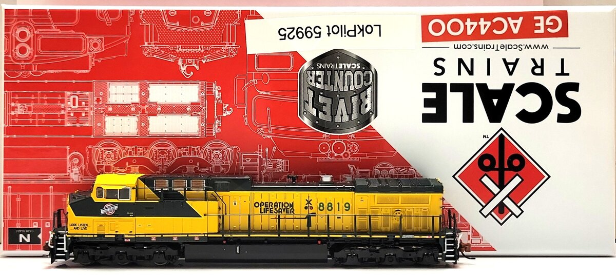 Scale Trains SXT40600 N Chicago & Northwestern GE AC4400CW Diesel Loco #8819 LN/Box