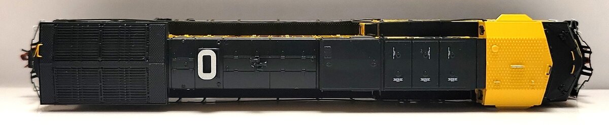 Scale Trains SXT40600 N Chicago & Northwestern GE AC4400CW Diesel Loco #8819 LN/Box