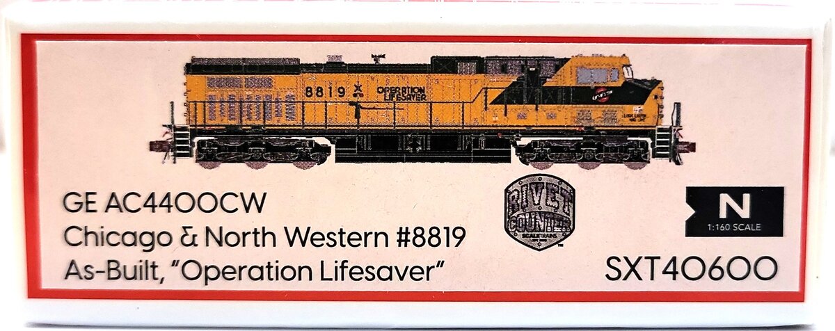 Scale Trains SXT40600 N Chicago & Northwestern GE AC4400CW Diesel Loco #8819 LN/Box