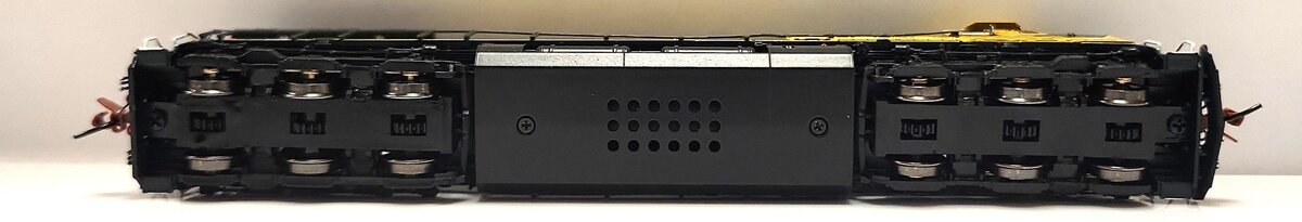 Scale Trains SXT40600 N Chicago & Northwestern GE AC4400CW Diesel Loco #8819 LN/Box