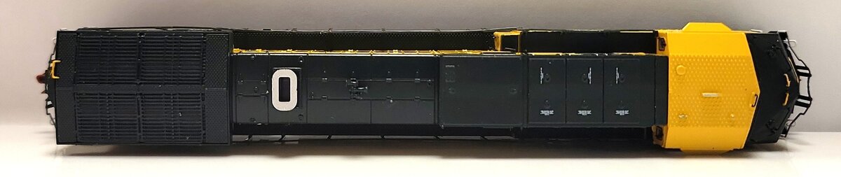 Scale Trains SXT40606 N Scale C&NW GE AC4400CW Diesel Locomotive #8830 LN/Box