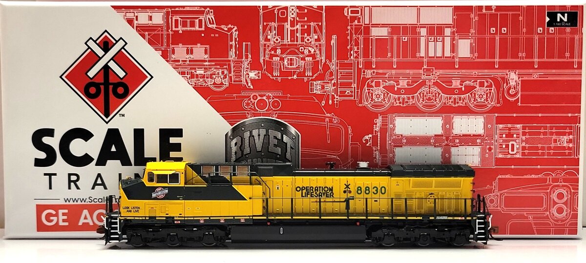 Scale Trains SXT40606 N Scale C&NW GE AC4400CW Diesel Locomotive #8830 LN/Box