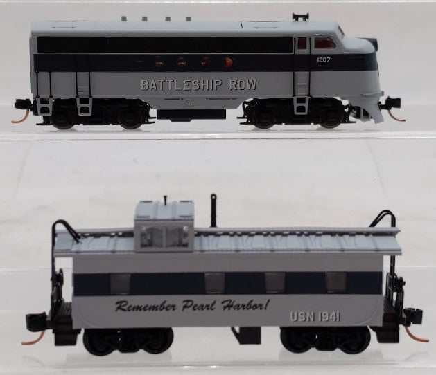 Micro-Trains 99321051 N Scale Pearl Harbor Battleship Row Diesel & Caboose Set LN/Box