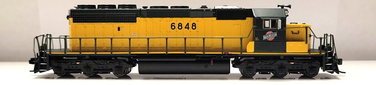 Broadway Limited 7955 N C&NW EMD SD40-2 Diesel Locomotive #6848 w/ Sound/DC/DCC EX/Box