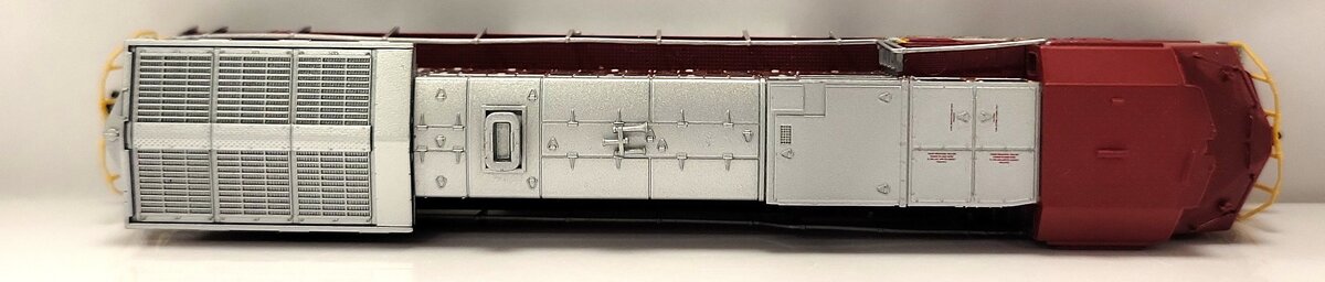 Atlas 48828 N Scale Santa Fe Dash 8-40BW Diesel Locomotive #3487 LN/Box