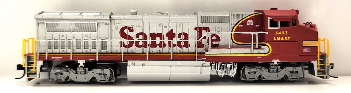 Atlas 48828 N Scale Santa Fe Dash 8-40BW Diesel Locomotive #3487 LN/Box