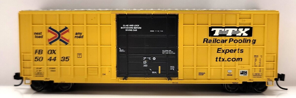 Exact Rail EN-50701-21 HO Scale FBOX "TTX" Trinity Plug Door Boxcar #504435 LN/Box