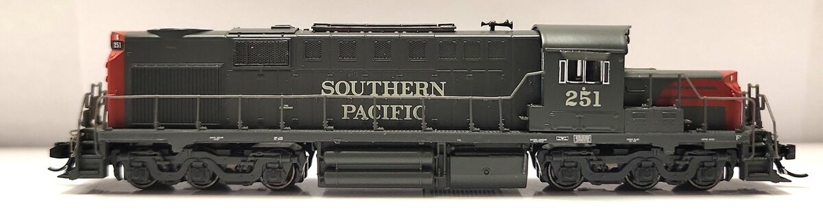 Broadway Limited 6624 N SP Alco RSD-15 Diesel Locomotive Sound/DC/DCC #251 LN/Box