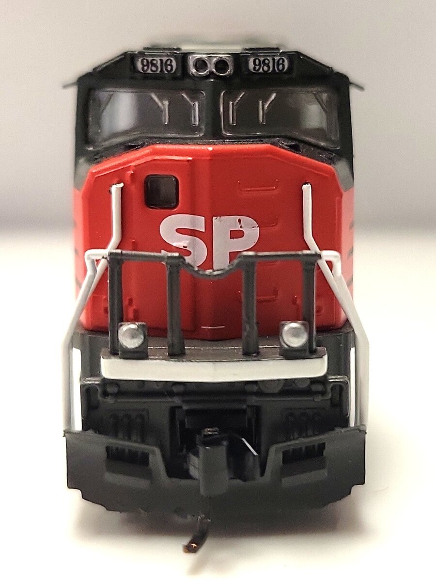 Athearn 10709 N Scale Southern Pacific SD70M Diesel Engine #9816 LN/Box