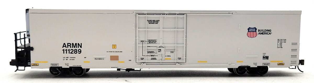 BLMA Models 15038 N Scale Union Pacific Trinity 64' Reefer #111289 LN/Box
