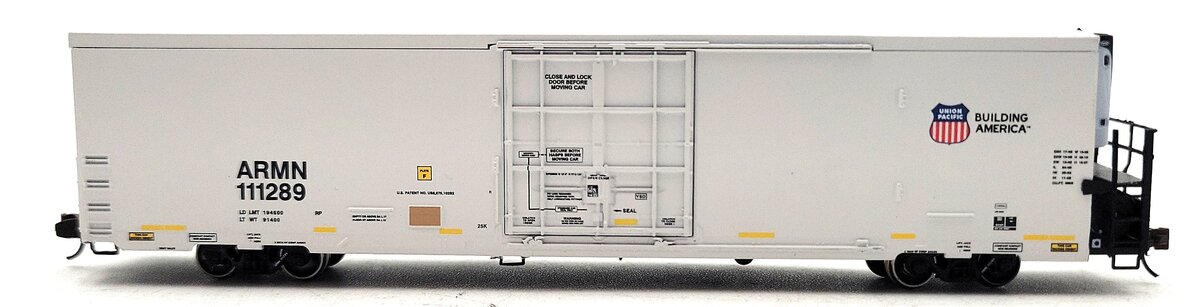 BLMA Models 15038 N Scale Union Pacific Trinity 64' Reefer #111289 LN/Box