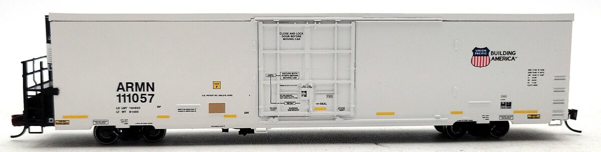 BLMA Models 15003 N Union Pacific Trinity 64' Reefer #111057 LN/Box