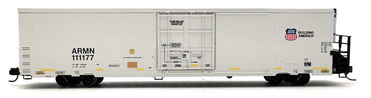 BLMA Models 15033 N Scale Union Pacific "ARMN" Trinity 64' Reefer #111177 LN/Box