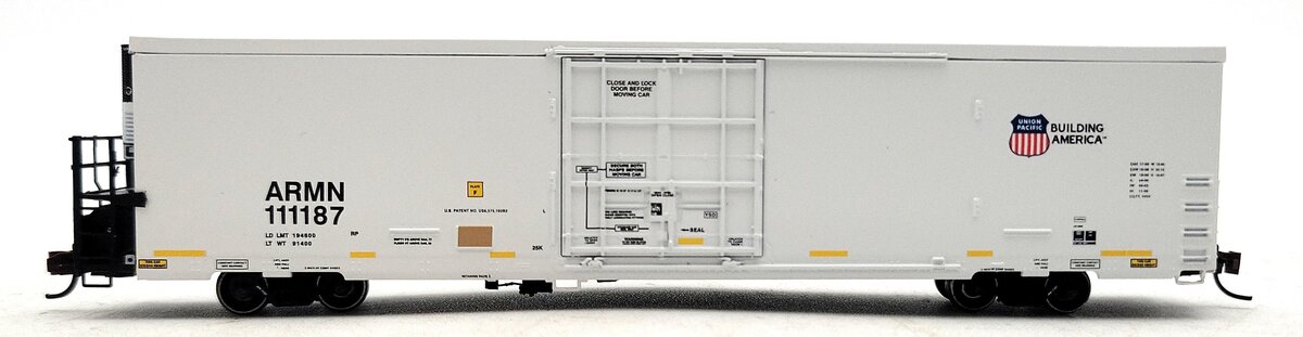 BLMA Models 15008 N Scale Union PacificTrinity 64' Reefer Car #111187 LN/Box