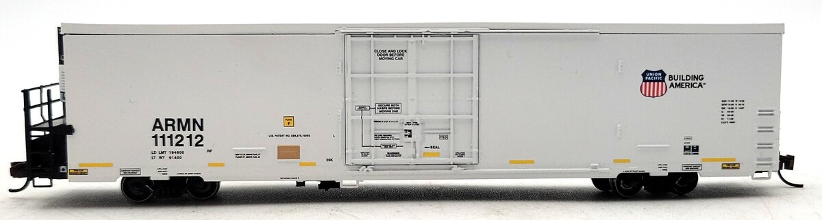 BLMA Models 15009 N Scale Union Pacific Trinity 64' Reefer Car #111212 LN/Box