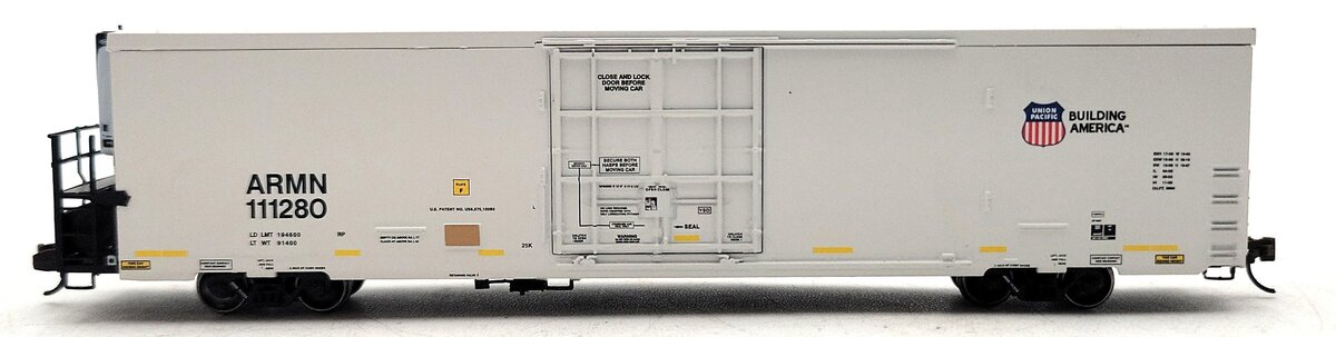 BLMA Models 15037 N Scale Union Pacific Trinity 64' Reefer #111280 LN/Box