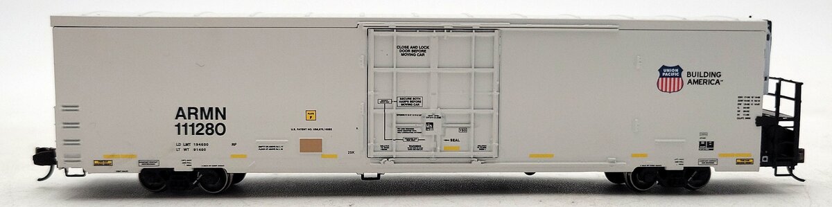 BLMA Models 15037 N Scale Union Pacific Trinity 64' Reefer #111280 LN/Box