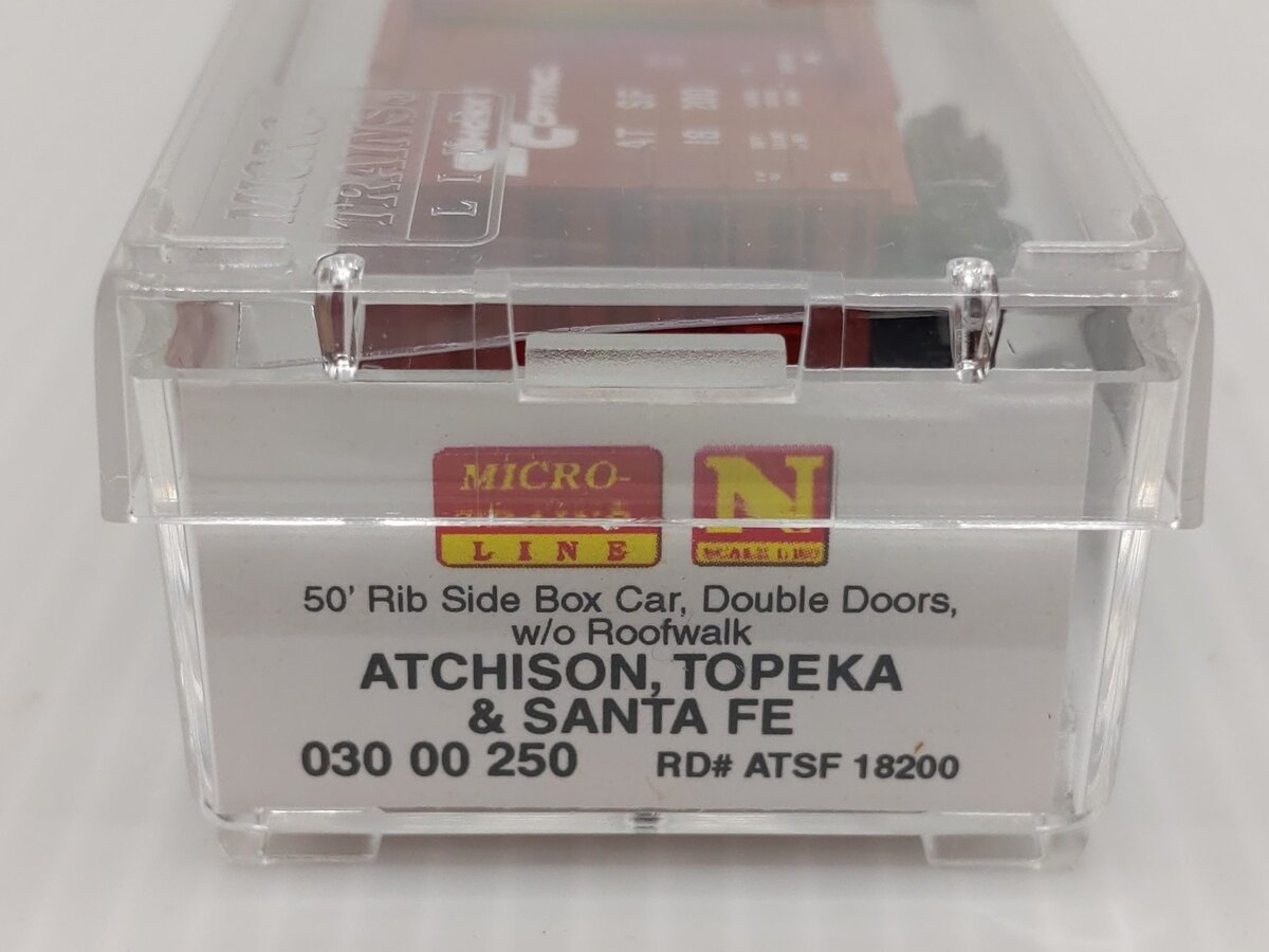 Micro-Trains 03000250 N Santa Fe 50' Rib-Side Double-Door Boxcar #18200 LN/Box