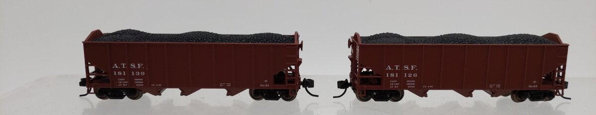 Broadway Limited 7151 N ATSF 3-Bay Hopper Cars #181126/181139 (Set of 2)