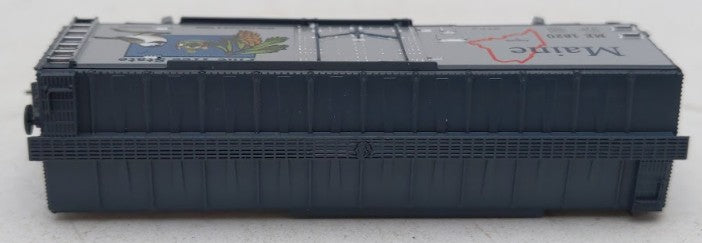 Micro-Trains 50200521 Z Maine State Car 40' Plug Door Box Car #1820 EX/Box