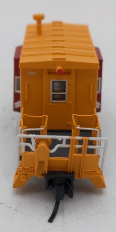 Bluford Shops 22020 N Scale Southern Pacific Short Body Bay Window Caboose #1/Box