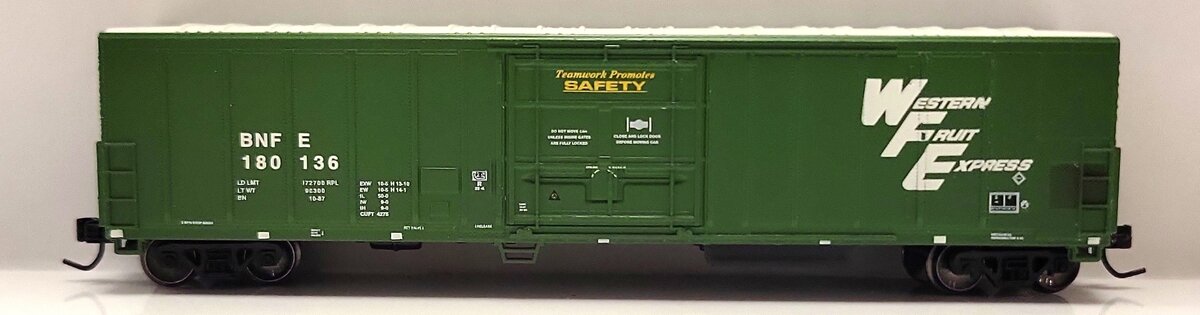 Athearn 17467 N Scale Burlington Northern 57' Mechanical Reefer Car #180136 LN/Box