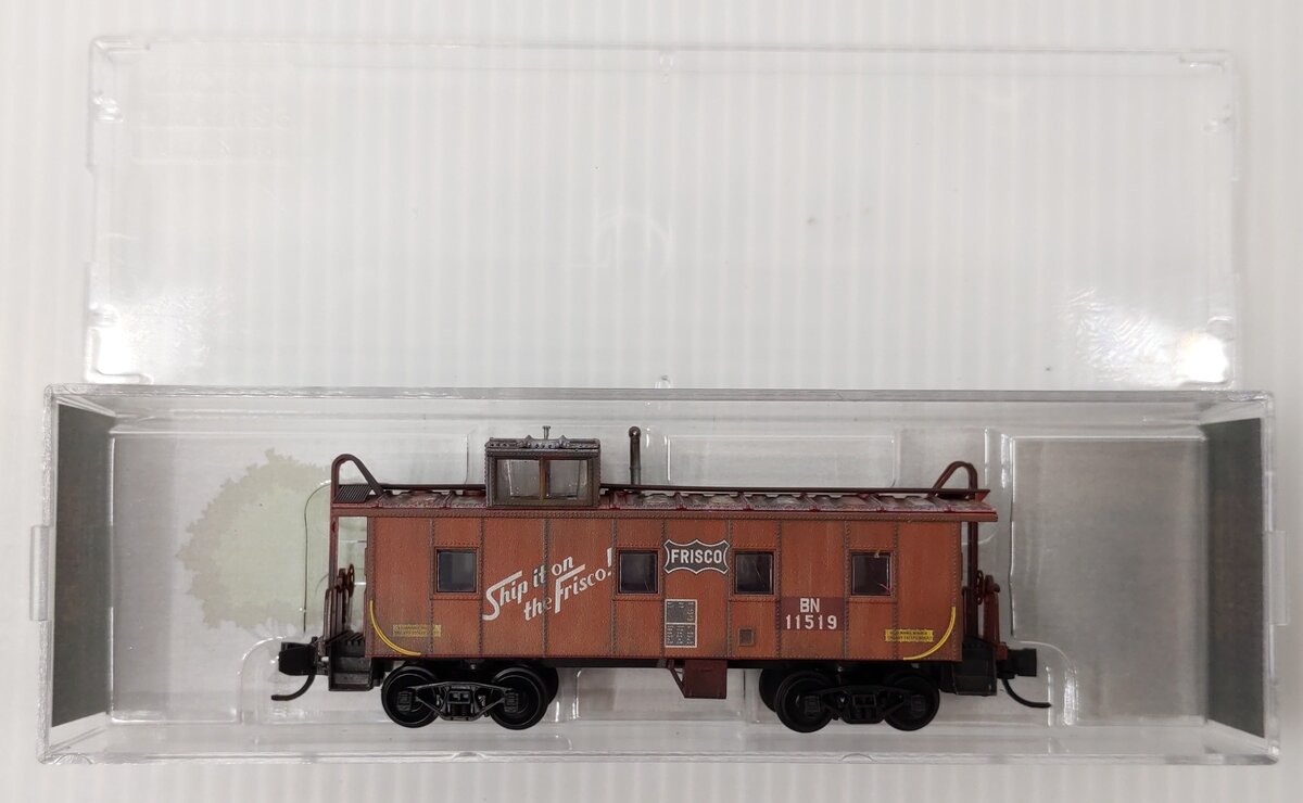 Micro-Trains 10044580 N Frisco BNSF Weathered 36' Riveted Steel Caboose #11519 LN/Box