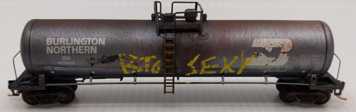 Micro-Trains 11000040 N BN Custom Weathered 56' General Service Tank Car #875000 EX/Box