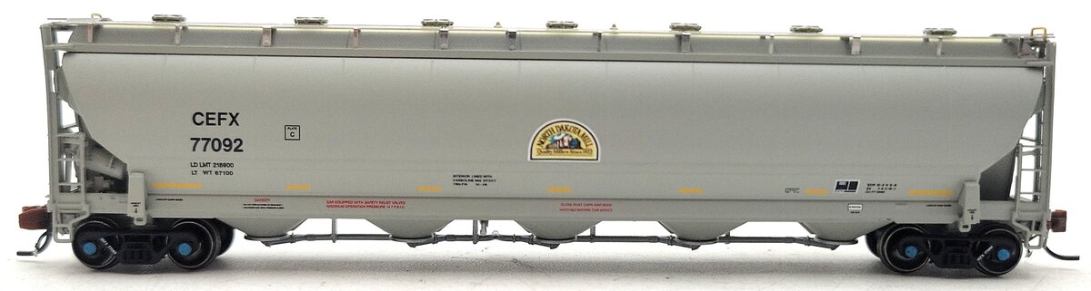 BLMA Models 19014 N CEFX 5660 Covered Hopper #77092 LN/Box