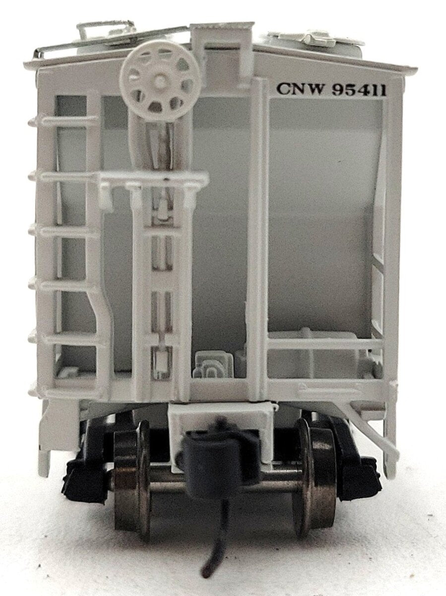 Athearn 28338 N Chicago & North Western PS-2 2893 3-Bay Covered Hopper #95411