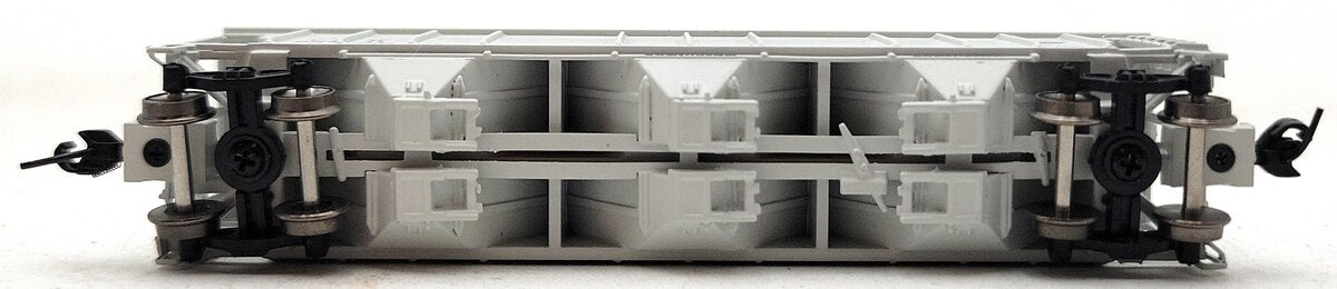 Athearn 28338 N Chicago & North Western PS-2 2893 3-Bay Covered Hopper #95411
