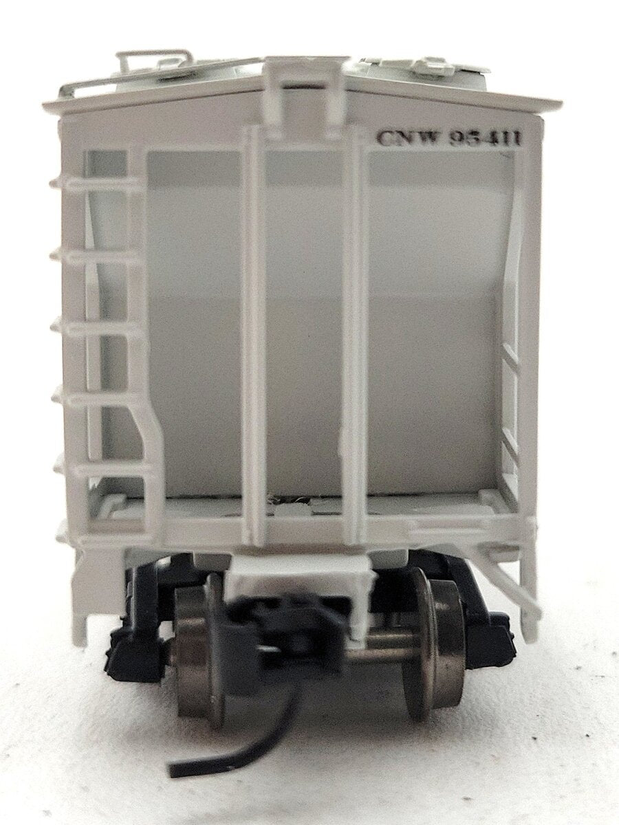 Athearn 28338 N Chicago & North Western PS-2 2893 3-Bay Covered Hopper #95411