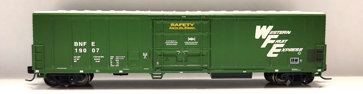Athearn 17474 N Scale Burlington Northern 57' Mechanical Reefer Car #19007 LN/Box