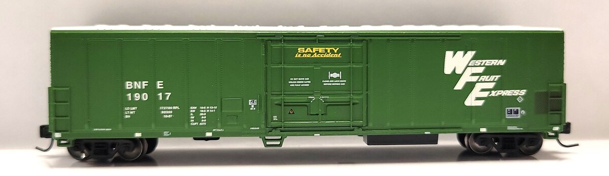 Athearn 17462 N Scale Burlington Northern 57' Mechanical Reefer Car #19017 LN/Box