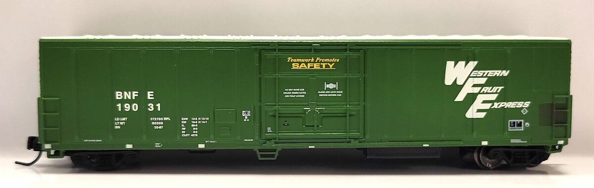 Athearn 17465 N Scale Burlington Northern 57' Mechanical Reefer Car #19031 EX/Box