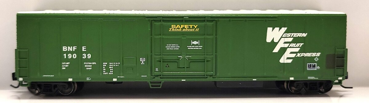 Athearn 17468 N Scale Burlington Northern 57' Mechanical Reefer Car #19039 LN/Box