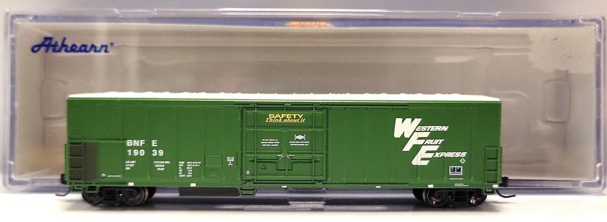 Athearn 17468 N Scale Burlington Northern 57' Mechanical Reefer Car #19039 LN/Box