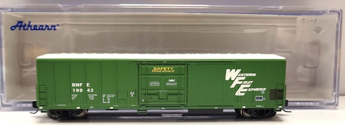 Athearn 17469 N Scale Burlington Northern 57' Mechanical Reefer Car #19042 LN/Box