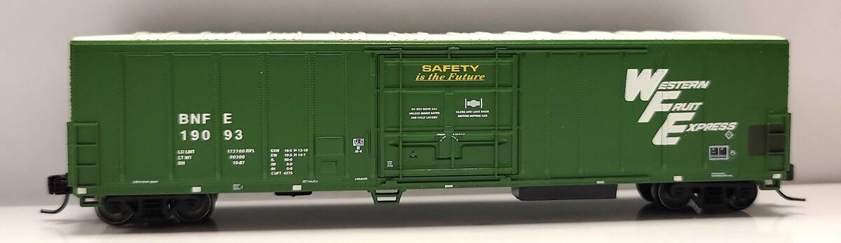 Athearn 17471 N Scale Burlington Northern 57' Mechanical Reefer Car #19093 LN/Box