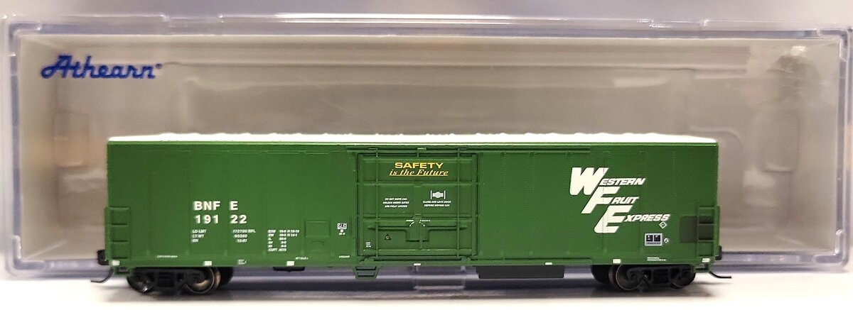 Athearn 17472 N Scale Burlington Northern 57' Mechanical Reefer Car #19122 LN/Box