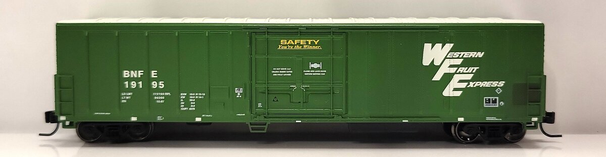 Athearn 17475 N Scale Burlington Northern 57' Mechanical Reefer Car #19195 LN/Box